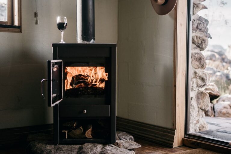 Comment choisir la puissance idéale d’un poêle à bois pour un confort optimal